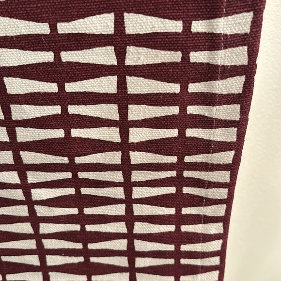 STUDIO 3B TABLE RUNNER 72” IKAT PATTERN - Picture 5 of 5